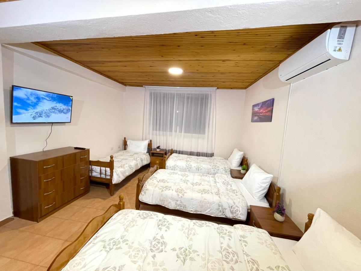 Shkodra Guest House & Trips Екстер'єр фото