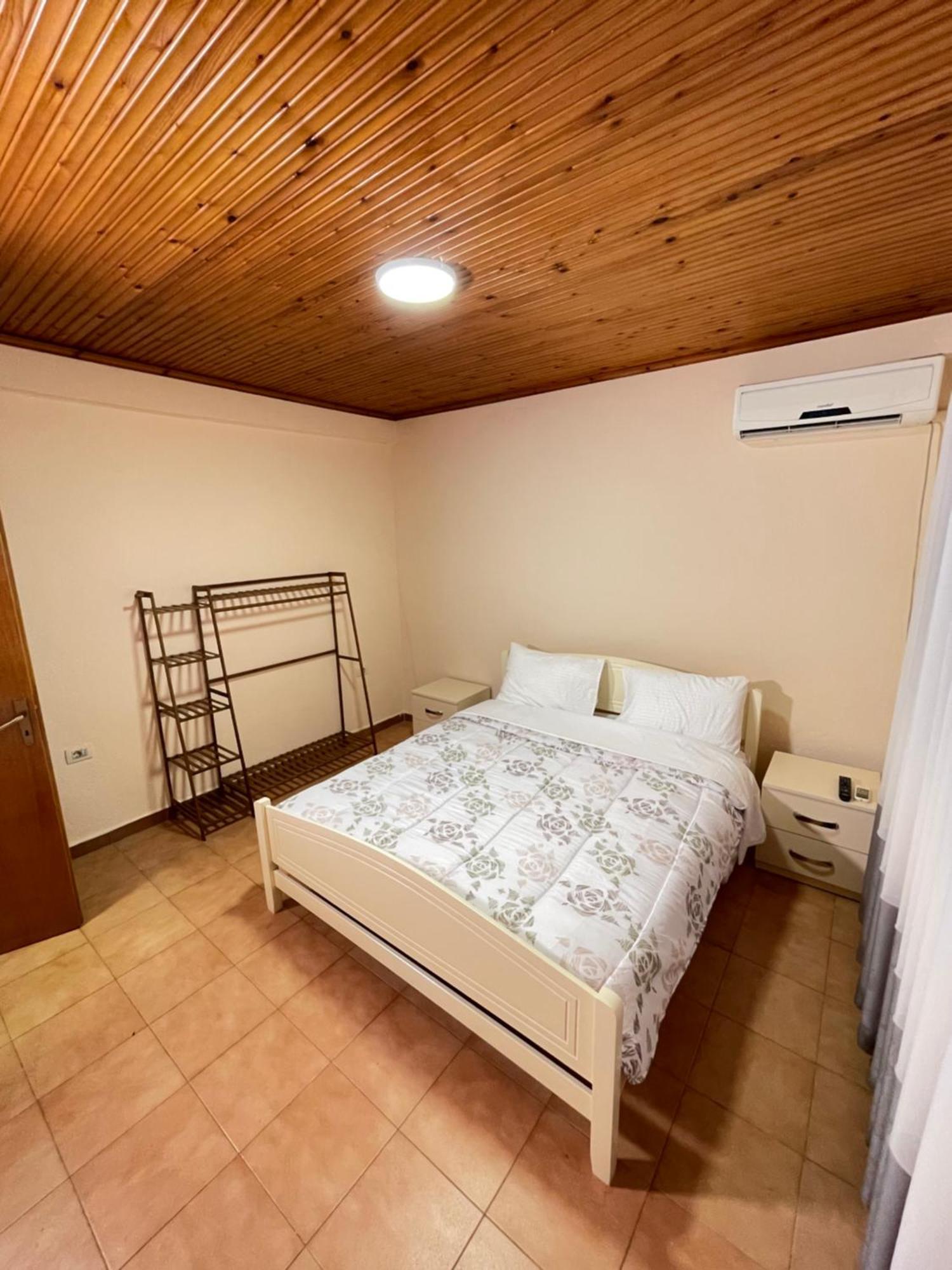 Shkodra Guest House & Trips Екстер'єр фото