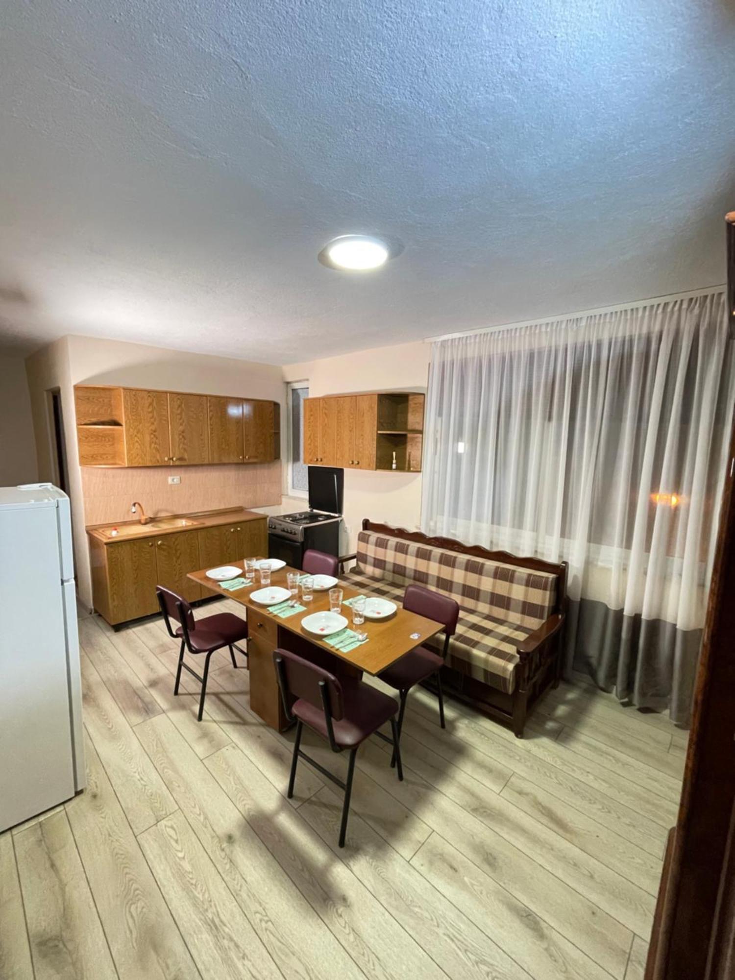 Shkodra Guest House & Trips Екстер'єр фото