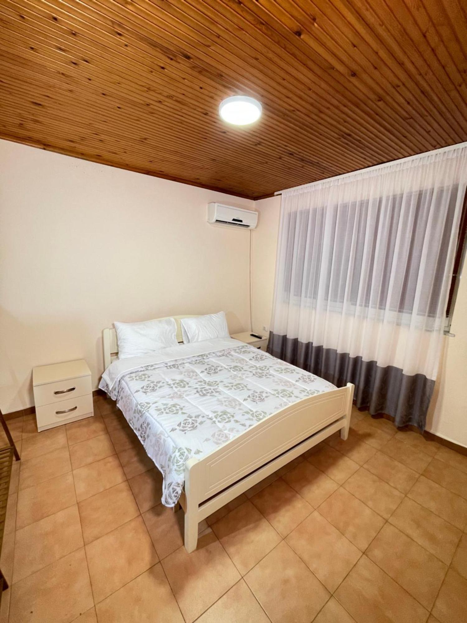 Shkodra Guest House & Trips Екстер'єр фото