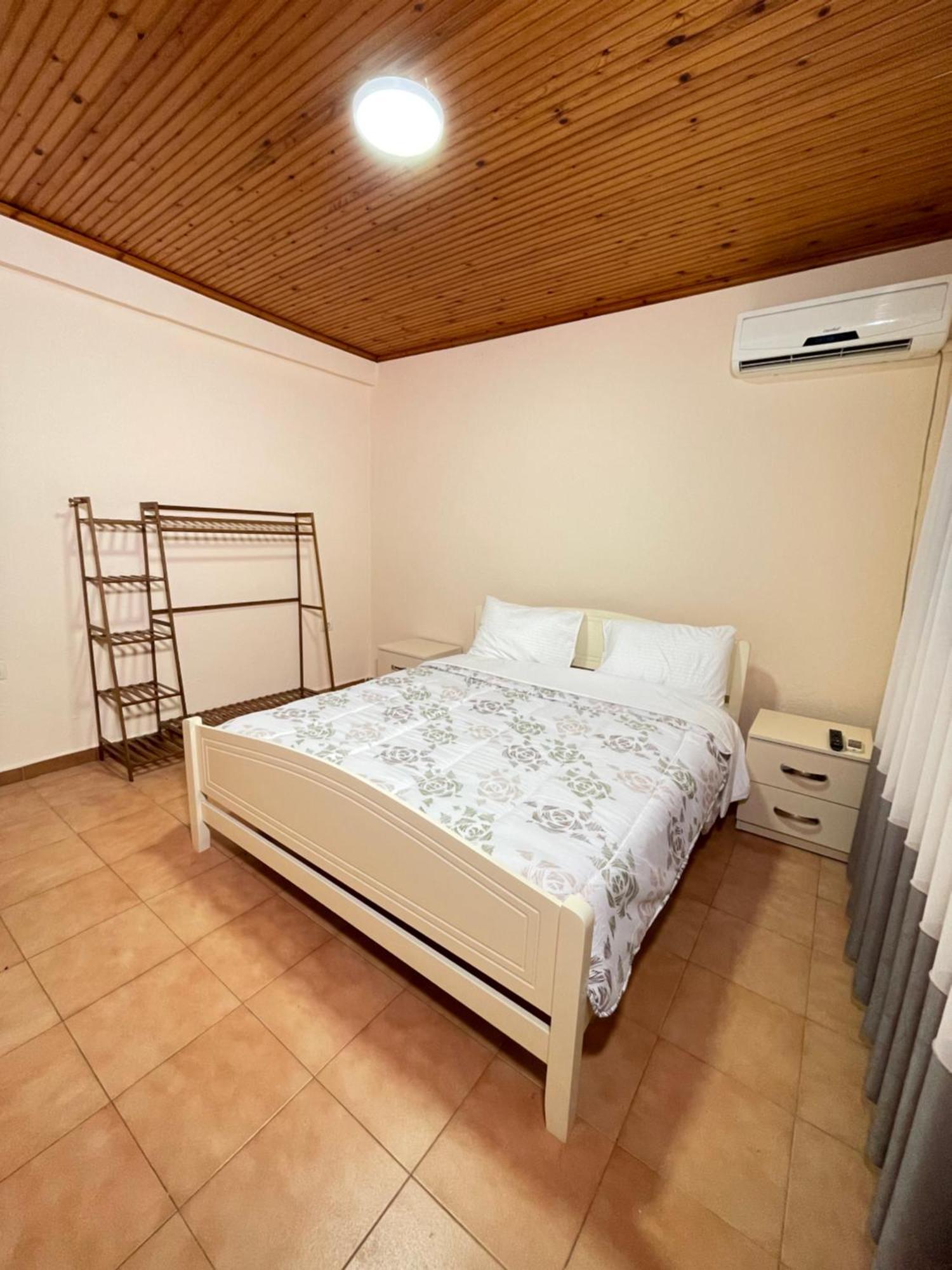 Shkodra Guest House & Trips Екстер'єр фото