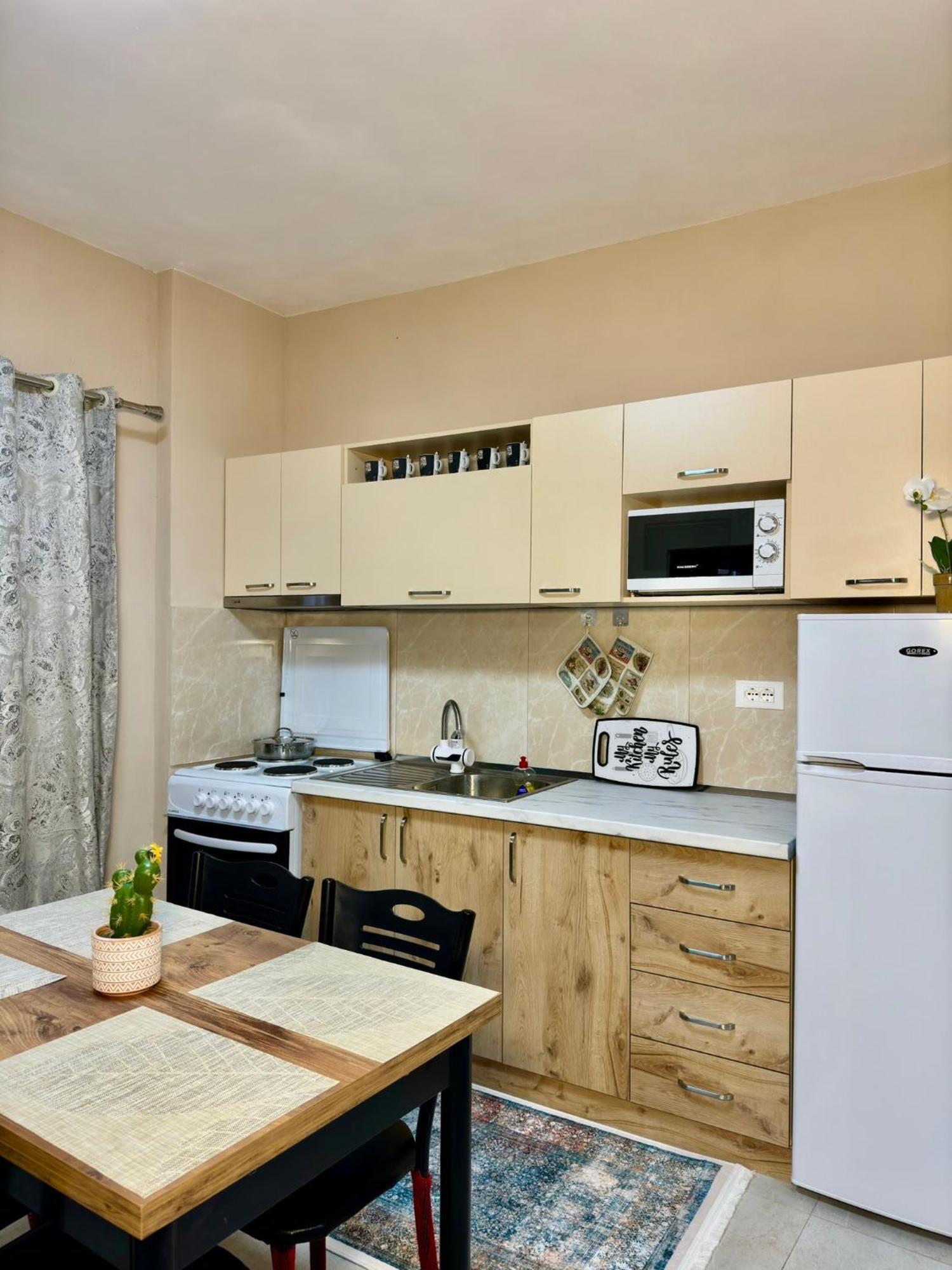 Shkodra Guest House & Trips Екстер'єр фото