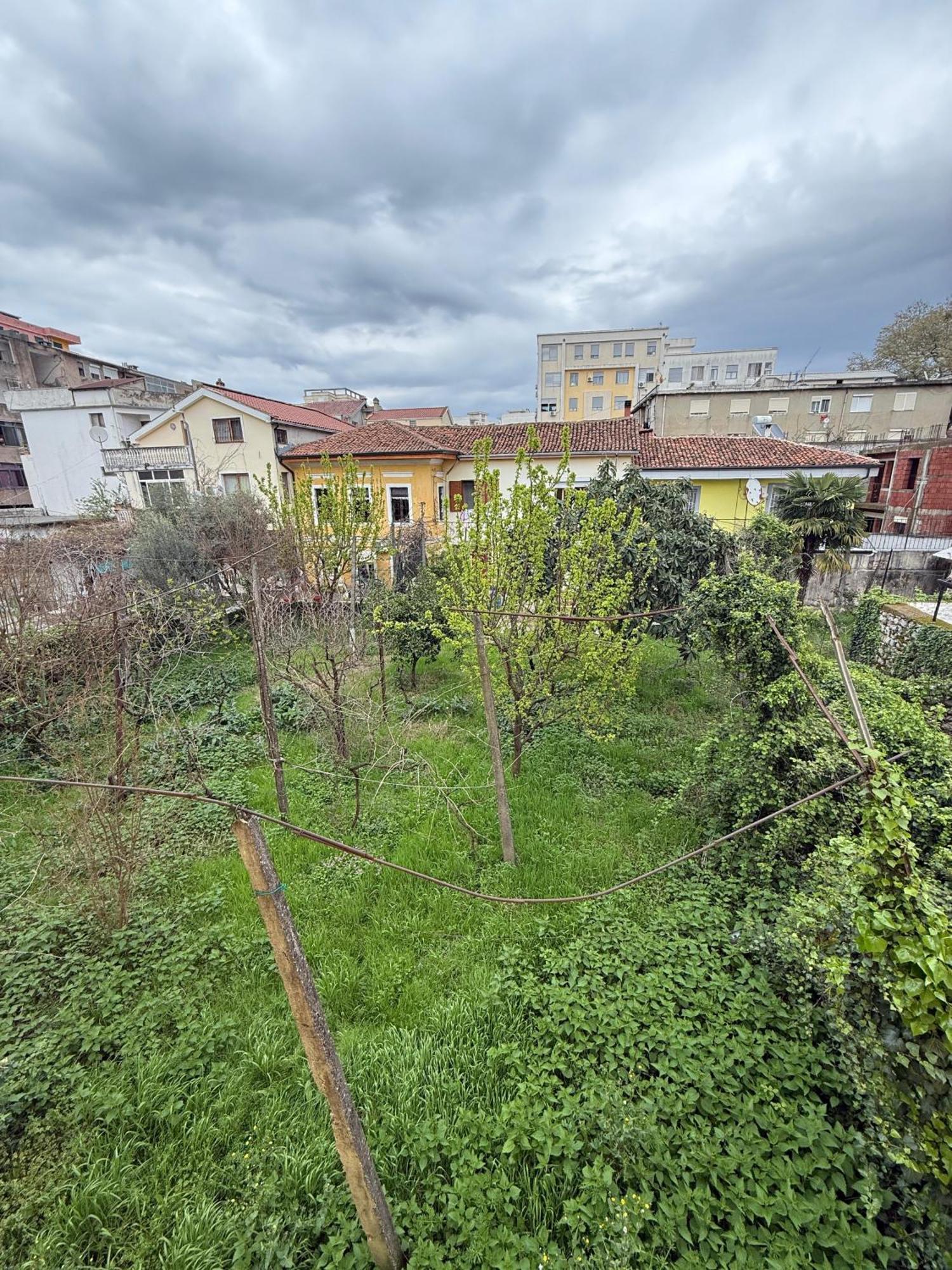 Shkodra Guest House & Trips Екстер'єр фото