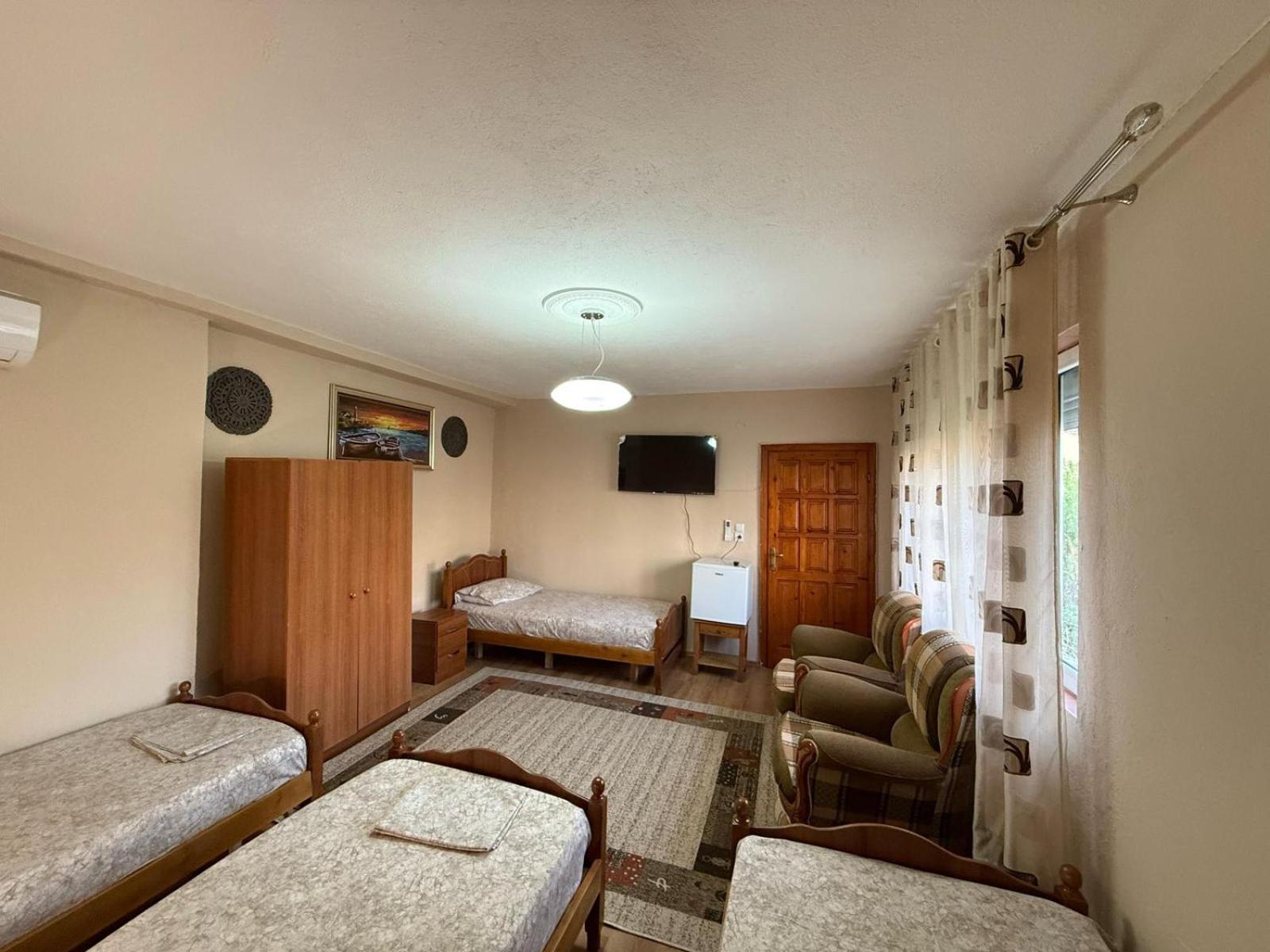 Shkodra Guest House & Trips Екстер'єр фото