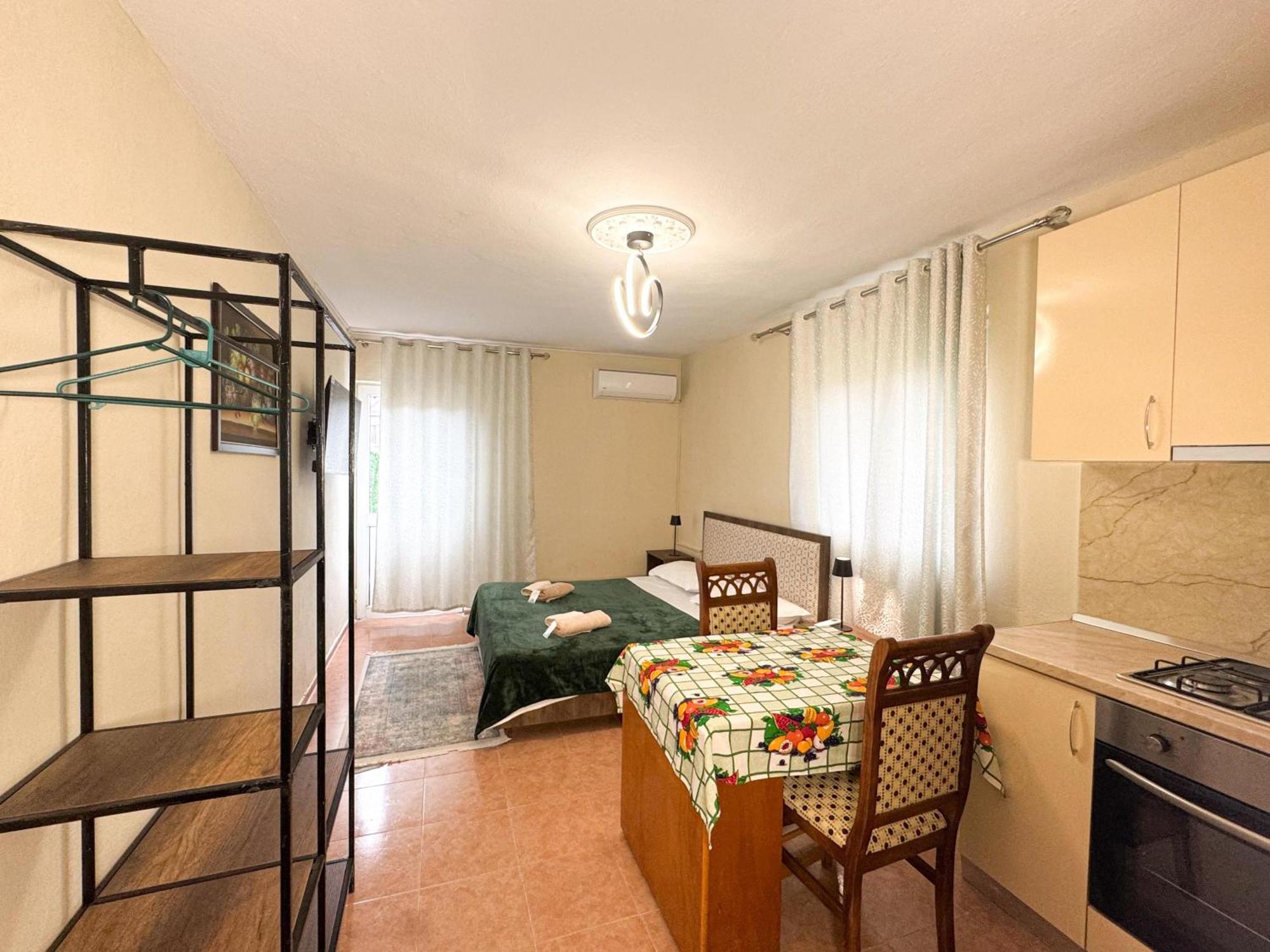 Shkodra Guest House & Trips Екстер'єр фото