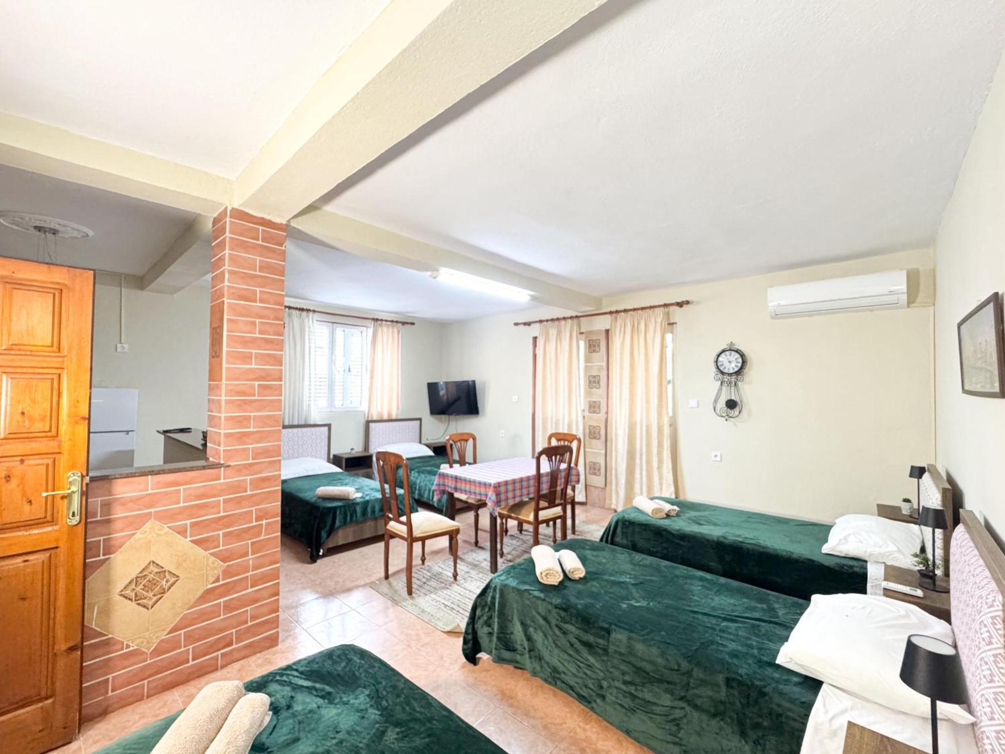 Shkodra Guest House & Trips Екстер'єр фото