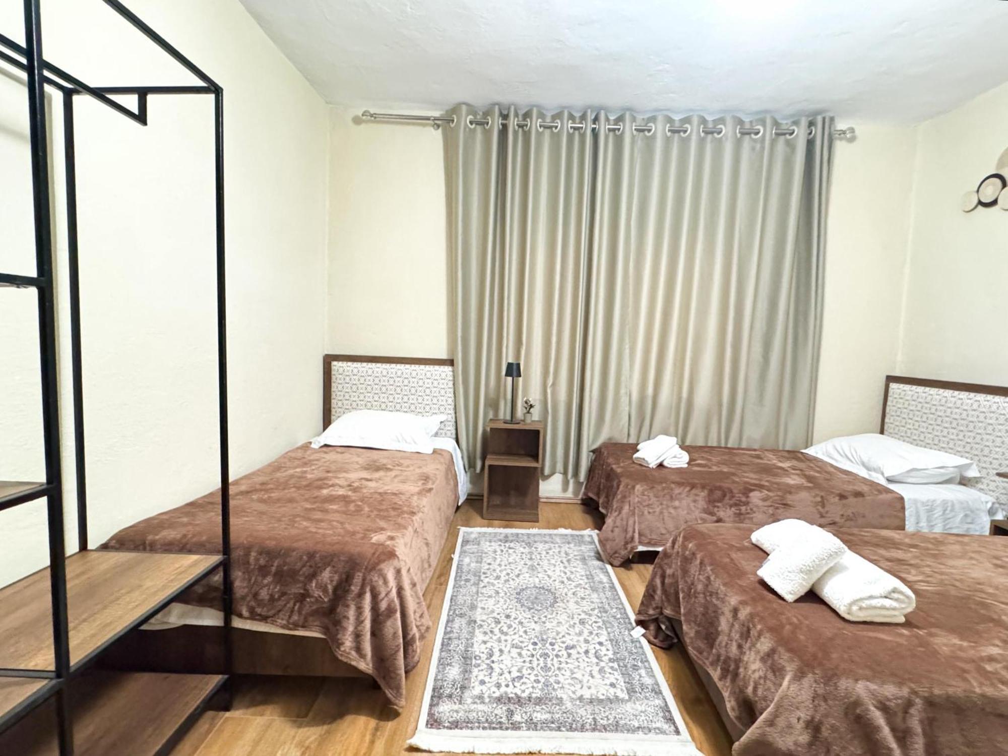 Shkodra Guest House & Trips Екстер'єр фото
