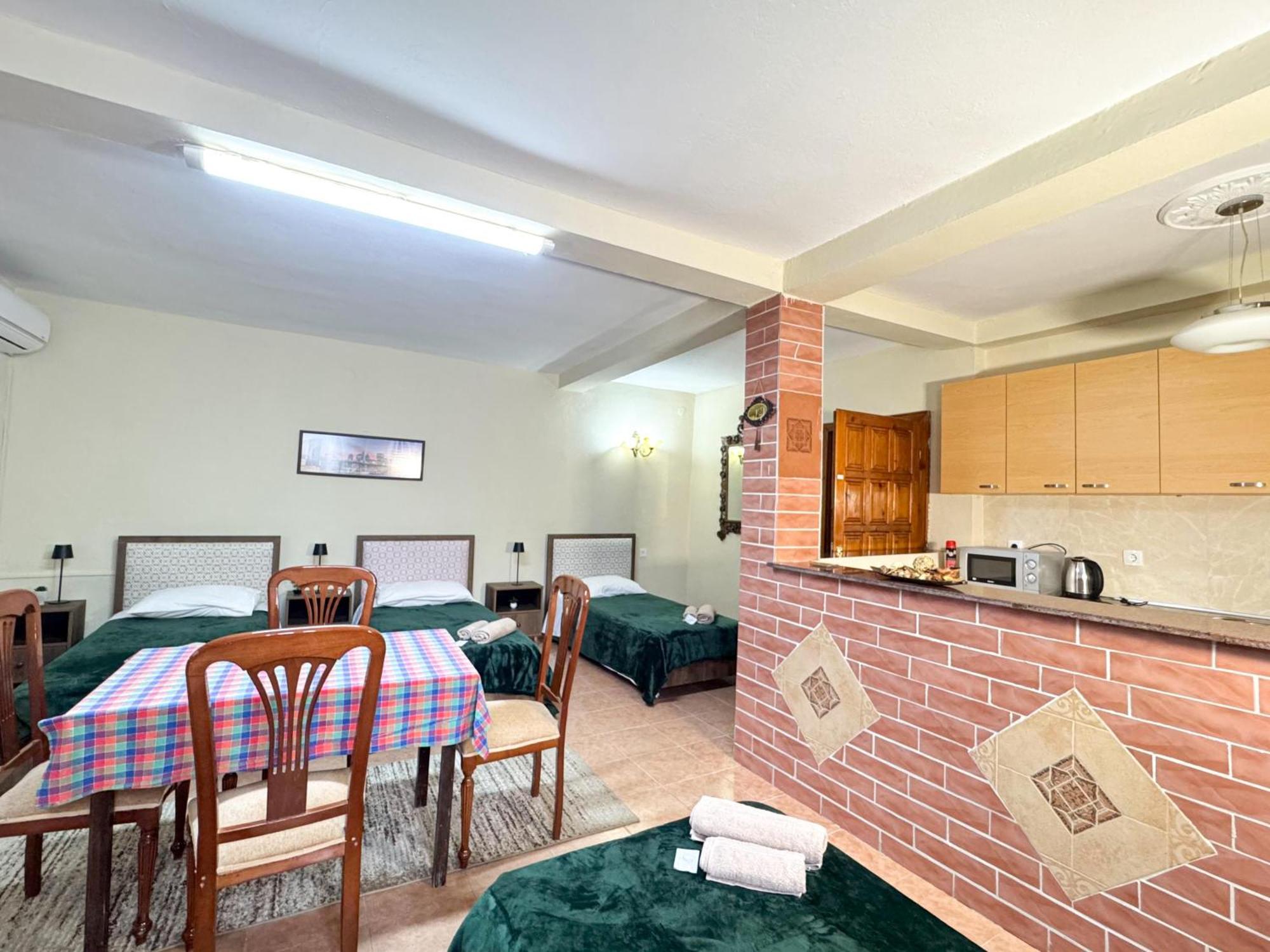 Shkodra Guest House & Trips Екстер'єр фото
