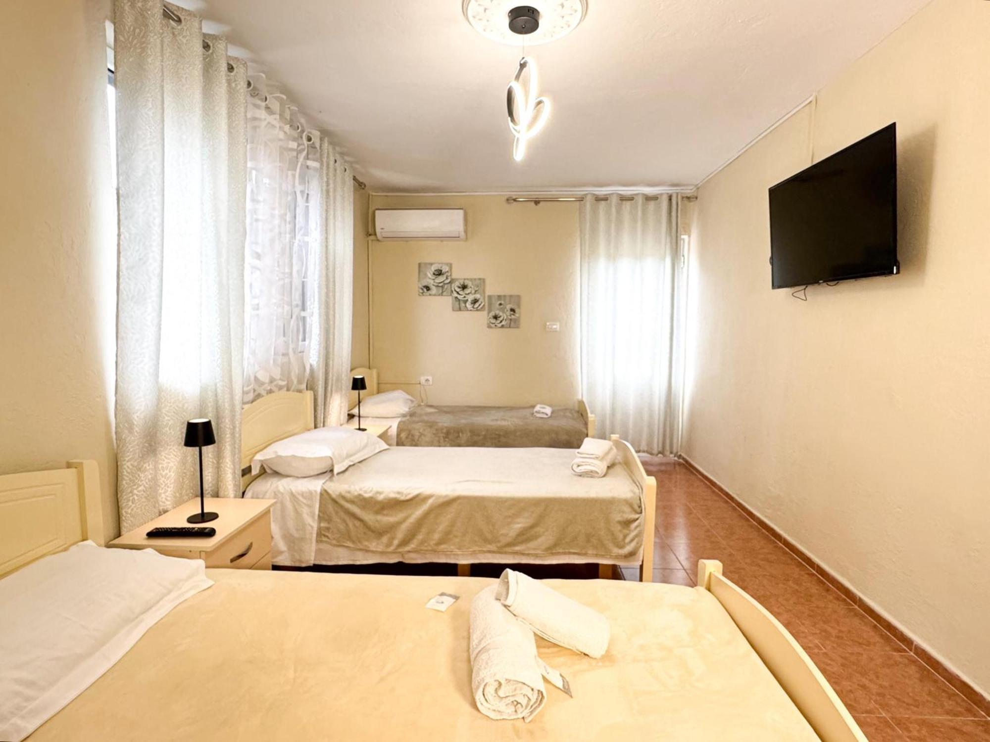 Shkodra Guest House & Trips Екстер'єр фото